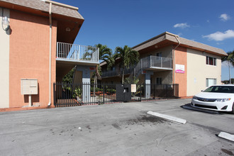 Davie Lightpoint Apartments in Hollywood, FL - Building Photo - Building Photo