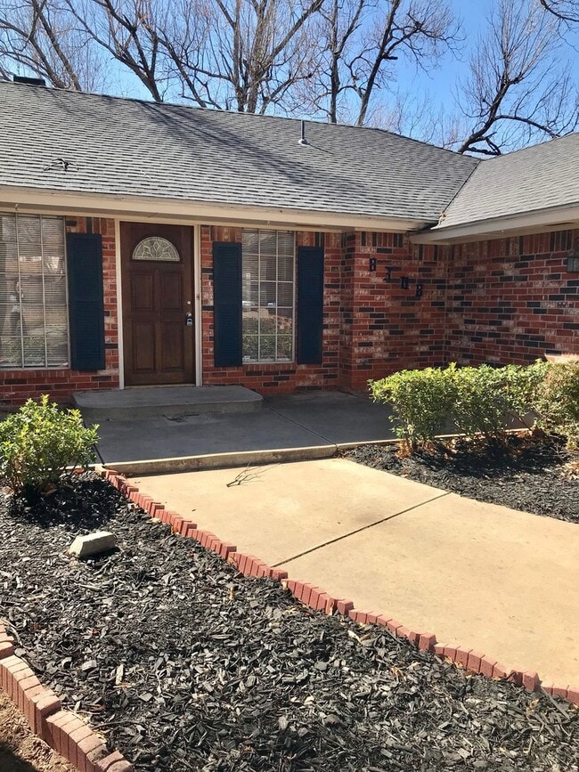 8308 NW 102nd St in Oklahoma City, OK - Building Photo - Building Photo