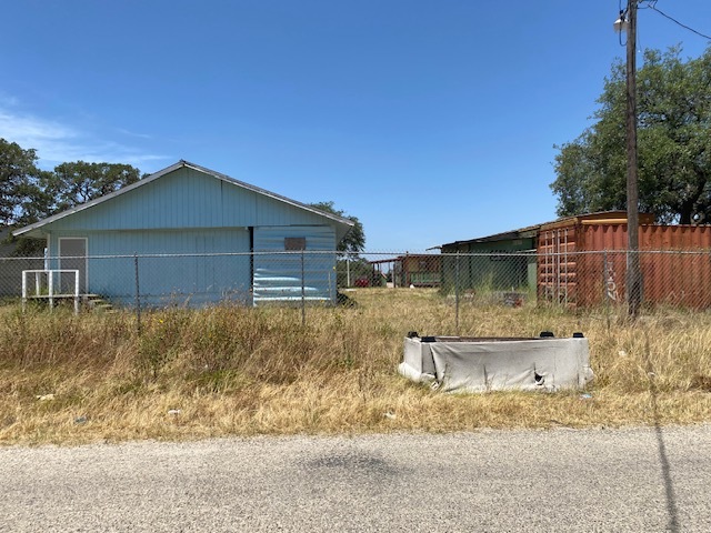 16636 TX-16 Hwy in Poteet, TX - Building Photo - Building Photo