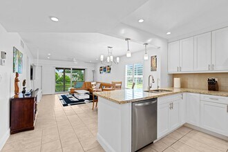 2700 Fiore Way in Delray Beach, FL - Building Photo - Building Photo