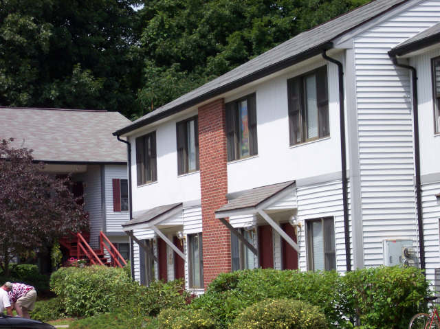 Little River Crossing Apartments in Westfield, MA - Building Photo - Building Photo