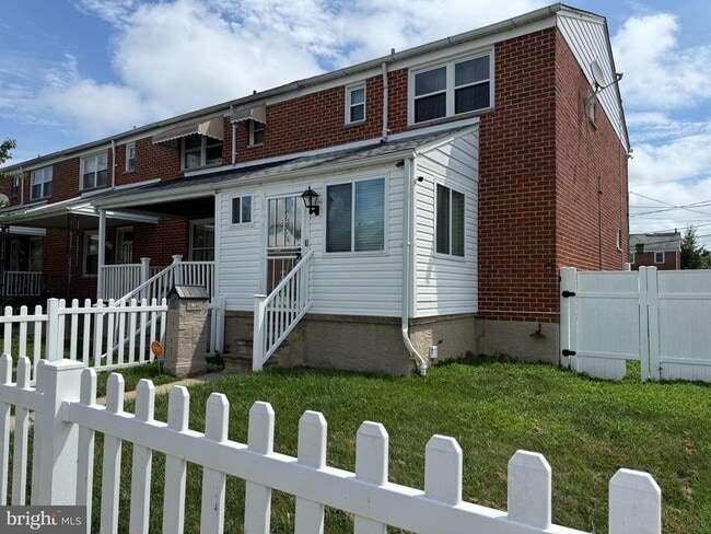 property at 907 Foxwood Ln