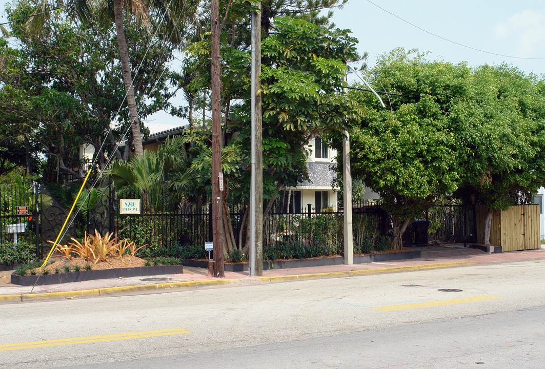 8200 Byron Ave in Miami Beach, FL - Building Photo