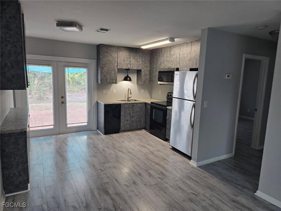 12380 Dolphin Rd in Bokeelia, FL - Building Photo