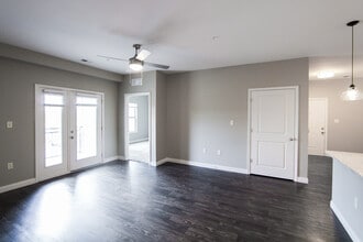 The Reserve at the Riverbend in Jeffersonville, IN - Foto de edificio - Building Photo