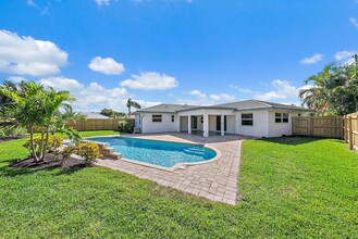 75 Cinnamon Pl in Jupiter, FL - Foto de edificio - Building Photo