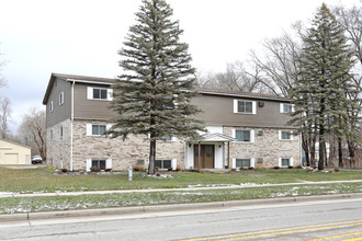 Maple Place Apartments - 2 Bedroom Communi... in Holly, MI - Building Photo - Building Photo