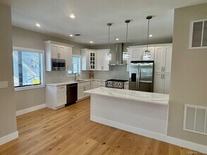 159 Harrison Ave in Mineola, NY - Foto de edificio - Building Photo