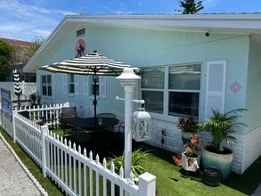 520 69th Ave, Unit 1 in St Pete Beach, FL - Building Photo - Building Photo