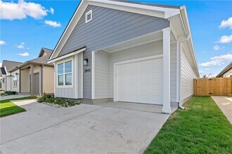 2509 Shady Rte Ln in Bryan, TX - Building Photo - Building Photo