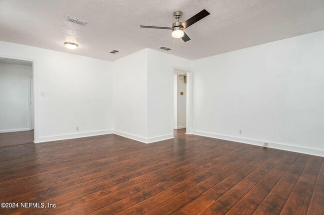 2221 Commonwealth Ave in Jacksonville, FL - Foto de edificio - Building Photo