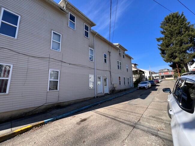 630 Brandon St in Morgantown, WV - Building Photo - Building Photo
