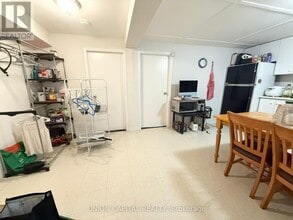 38 Deepdale Dr in Toronto, ON - Building Photo - Building Photo