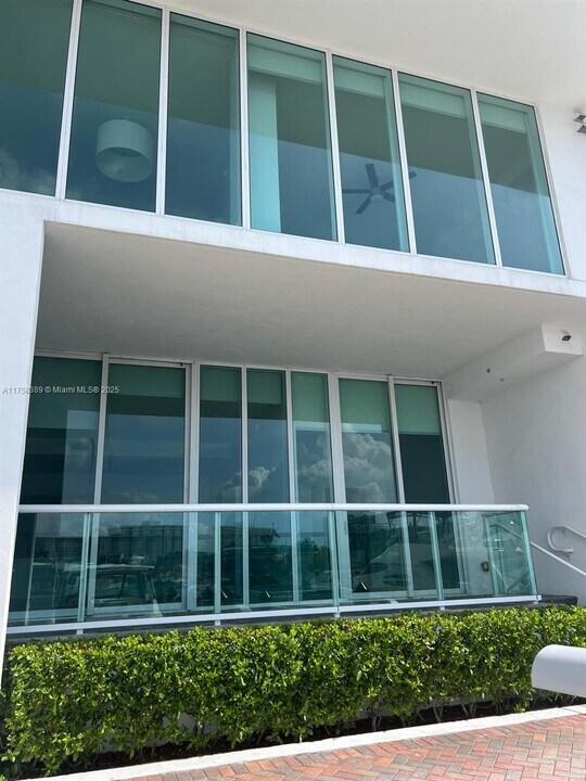400 Sunny Isles Blvd, Unit # 117 in Sunny Isles Beach, FL - Foto de edificio