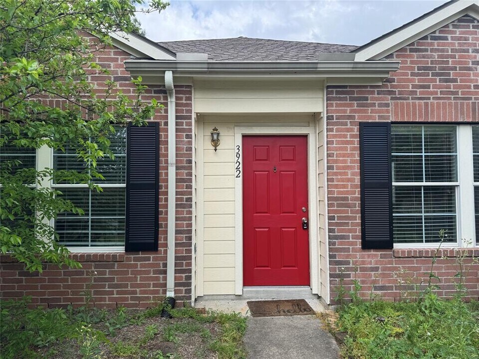 3922 Mossy Pl Ln in Spring, TX - Foto de edificio