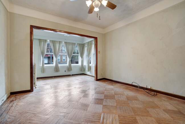 6064 Linden St in Ridgewood, NY - Building Photo - Interior Photo