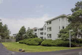 Harbour East Apartments in Rockford, IL - Building Photo - Building Photo