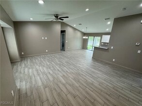 1317 NE 4th Pl in Cape Coral, FL - Foto de edificio - Building Photo