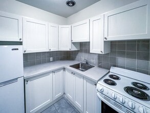 1925 Nelson St in Vancouver, BC - Building Photo - Building Photo