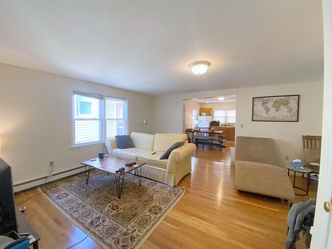 124 Pine St, Unit 2