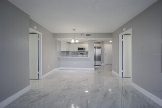 2333 Feather Sound Dr in Clearwater, FL - Building Photo - Building Photo