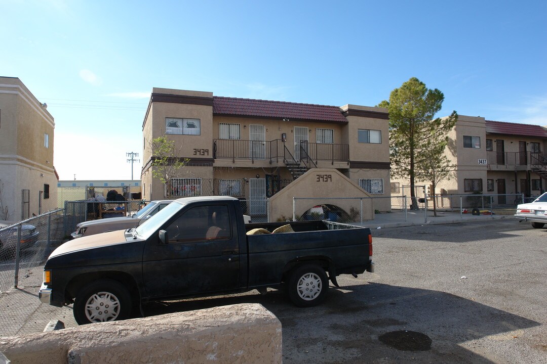 3439 College View Ct in North Las Vegas, NV - Foto de edificio