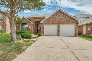 2767 Waterway Dr in Grand Prairie, TX - Building Photo