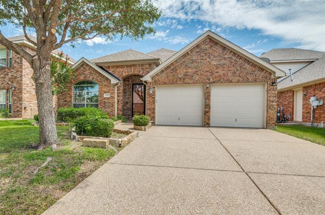 2767 Waterway Dr in Grand Prairie, TX - Building Photo