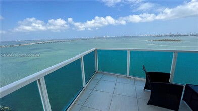 700 NE 25th St in Miami, FL - Building Photo - Building Photo