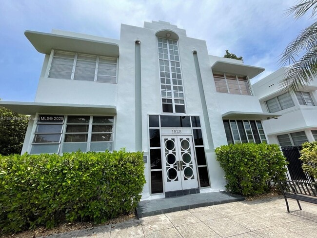 1525 Meridian Ave in Miami Beach, FL - Building Photo - Building Photo