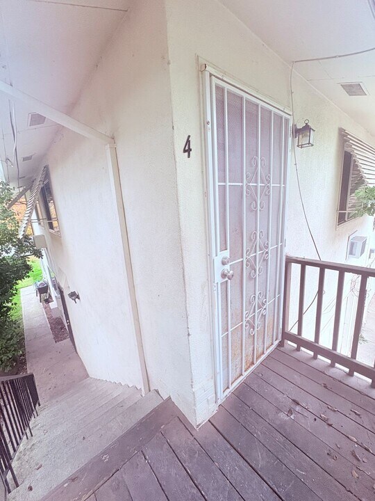 904 Dornajo Way in Sacramento, CA - Foto de edificio