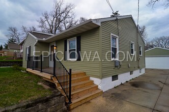 3028 Circle Dr NE in Cedar Rapids, IA - Foto de edificio - Building Photo