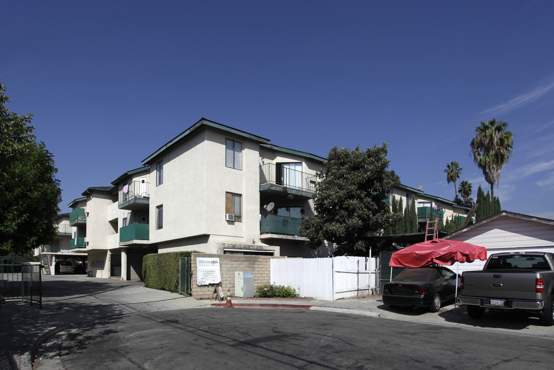 Hillcrest Apartments in La Habra, CA - Building Photo