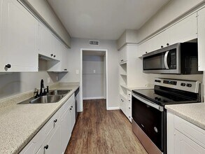 926 N Waterview Dr in Richardson, TX - Building Photo - Building Photo