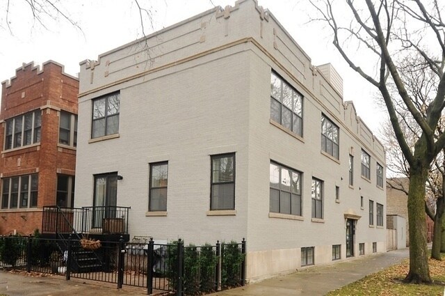 property at 2305 W Waveland Ave