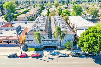 9919 Sepulveda Blvd in Mission Hills, CA - Building Photo - Building Photo