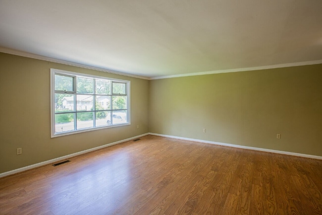 5518 Old Crain Hwy in Upper Marlboro, MD - Foto de edificio - Building Photo