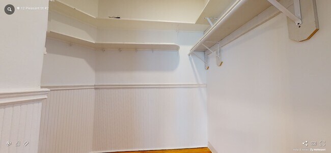 13 Pleasant St, Unit 12-2 in Cambridge, MA - Foto de edificio - Building Photo