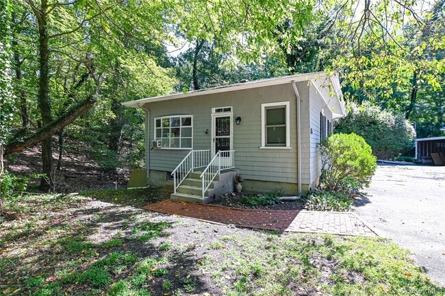 property at 139 Cove Neck Rd