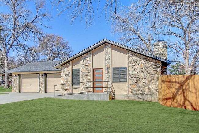 1402 Valleyridge Cir in Austin, TX - Building Photo - Building Photo