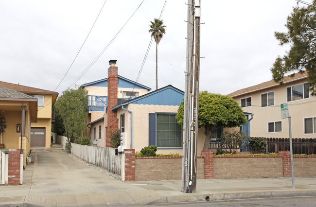 464 Larkin St in Monterey, CA - Foto de edificio - Building Photo