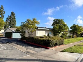 372 W Bay St in Costa Mesa, CA - Building Photo