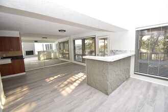 82 Harbor Ln in Kemah, TX - Building Photo - Building Photo