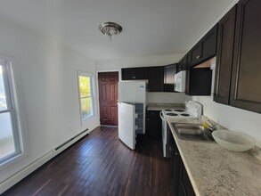 96 Franklin St in Franklin, NH - Building Photo - Building Photo