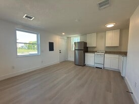 401 E Columbus Dr in Tampa, FL - Building Photo