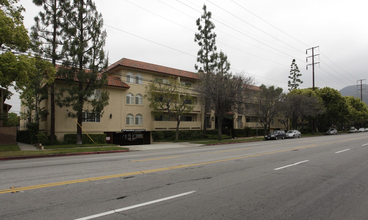360 Hollywood Way in Burbank, CA - Foto de edificio