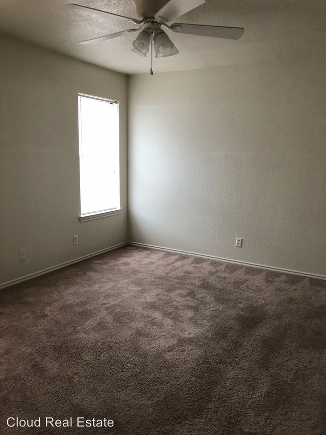 904 McDaniel Cir in Killeen, TX - Foto de edificio - Building Photo
