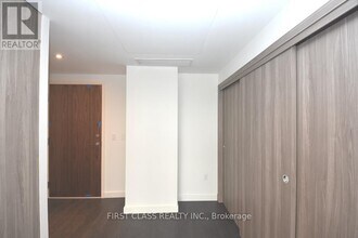25-1725 McMahon Dr in Toronto, ON - Building Photo - Building Photo