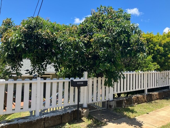 1848 Puowaina Dr in Honolulu, HI - Building Photo - Building Photo