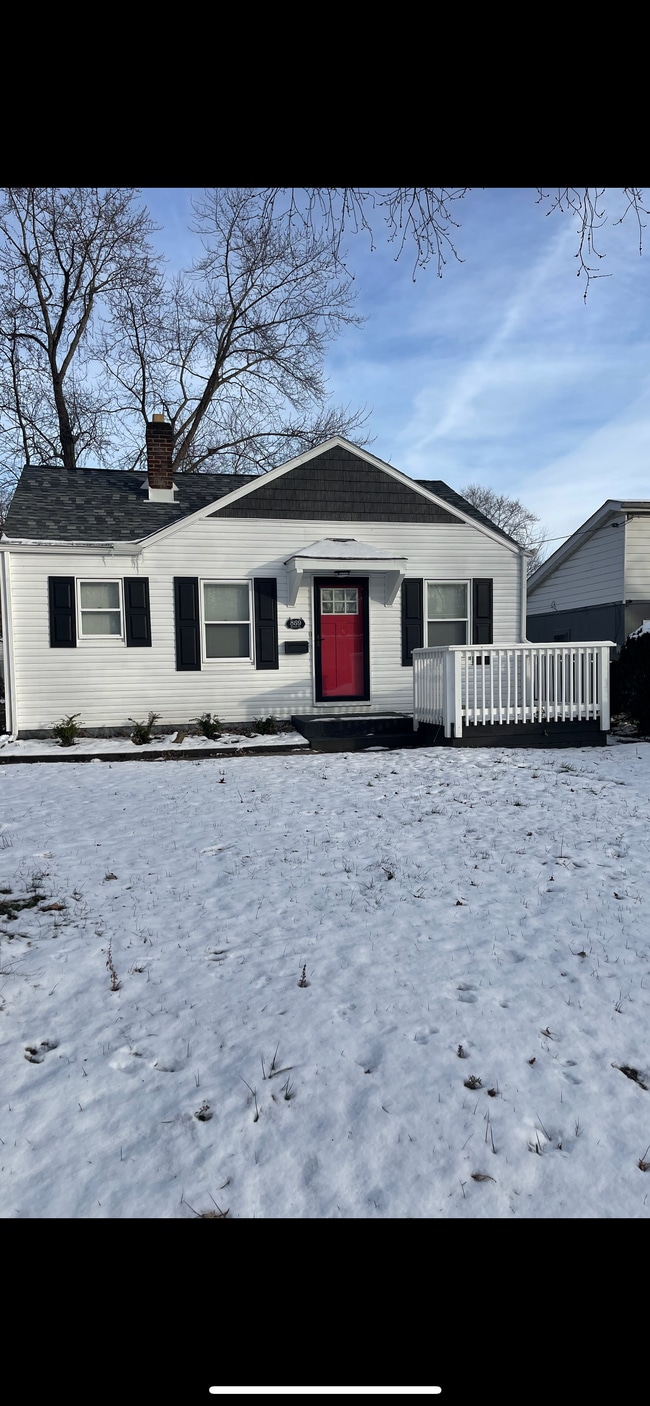 property at 869 Seward Ave